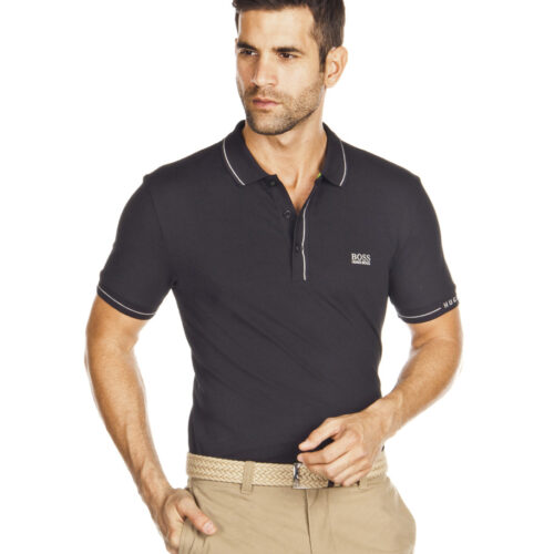 Fotografía de producto para eCommerce con modelo, destacando el diseño, materiales y uso en un entorno natural. Ideal para tiendas online y catálogos digitales.