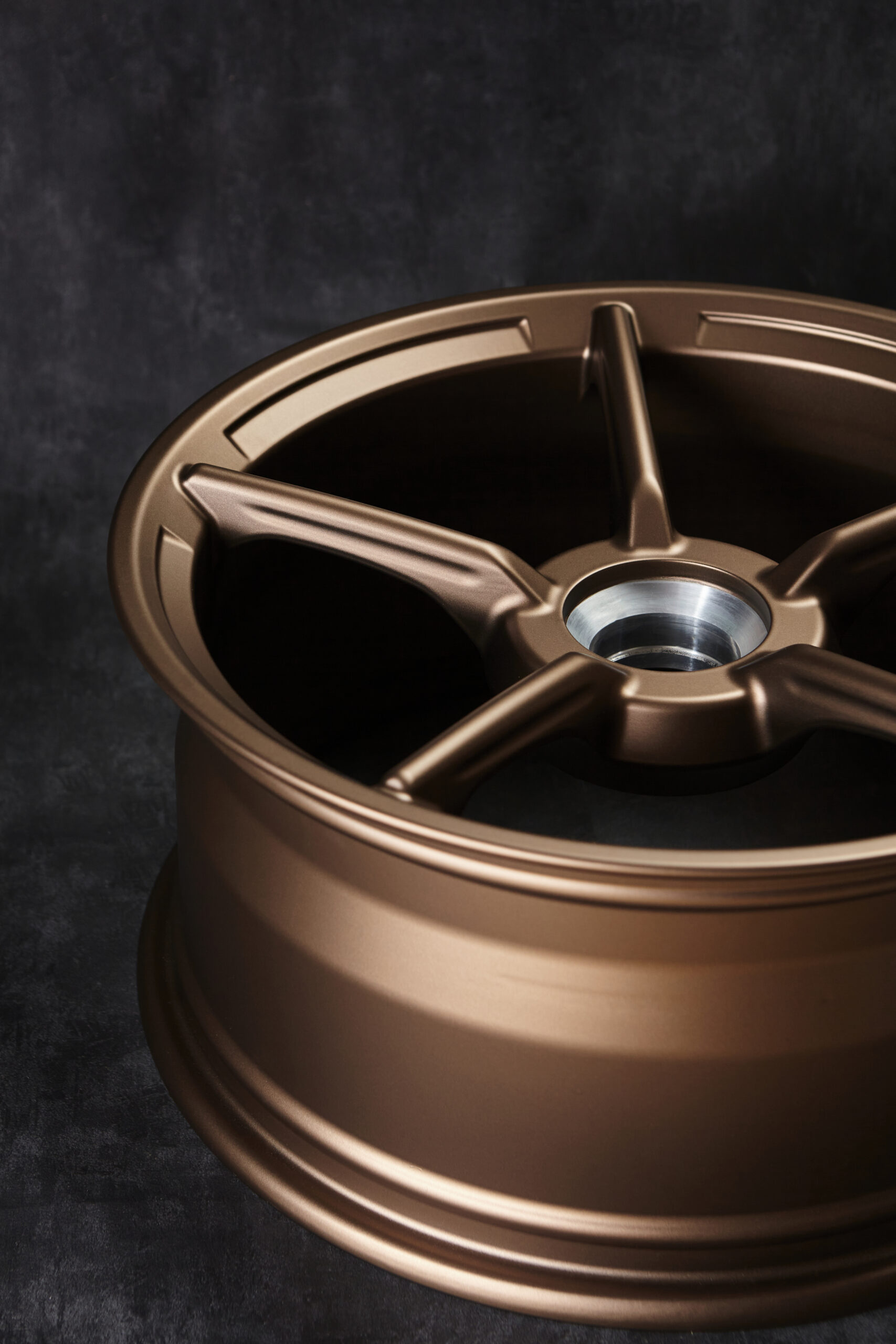 Imagen de fotografía de producto centrada en los acabados y detalles de Hispano Suiza, resaltando materiales y diseño con una buena iluminación. Fotografía ideal para uso en catálogos, publicidad y comunicación de marca.