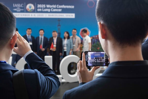 Foto de asistentes y networking WCLC2025 Barcelona | NUA Estudio Fotografía de asistentes y networking en el Congreso Mundial de Cáncer de Pulmón 2025 (WCLC2025) Barcelona, por NUA Estudio.