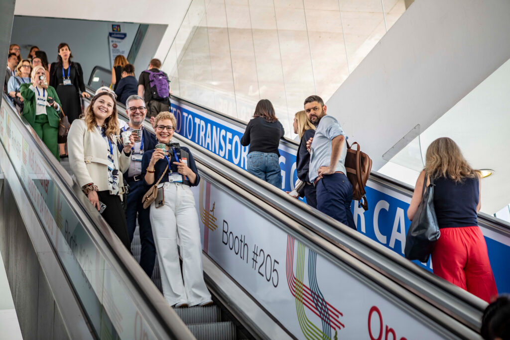 Fotografía de asistentes y networking en el Congreso Mundial de Cáncer de Pulmón 2025 (WCLC2025) Barcelona, por NUA Estudio.