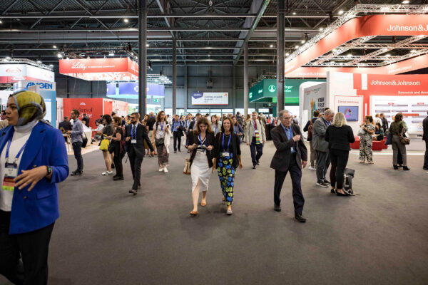 Foto de asistentes y networking WCLC2025 Barcelona | NUA Estudio Fotografía de asistentes y networking en el Congreso Mundial de Cáncer de Pulmón 2025 (WCLC2025) Barcelona, por NUA Estudio.